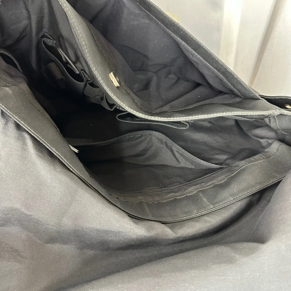 GAP Black‎ Messenger Shoulder Bag Adjustable Strap Flap Nylon Lined